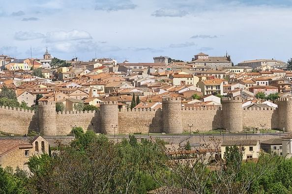 Tour PRIVADO y exclusivo de Día Completo a Segovia y Ávila desde Madrid con Almuerzo - Fun & Tickets