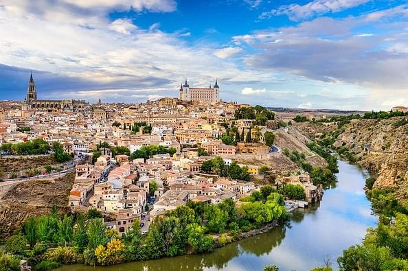 Toledo y Segovia desde Madrid con Visitas y Acceso Prioritario al Alcázar de Segovia - Fun & Tickets