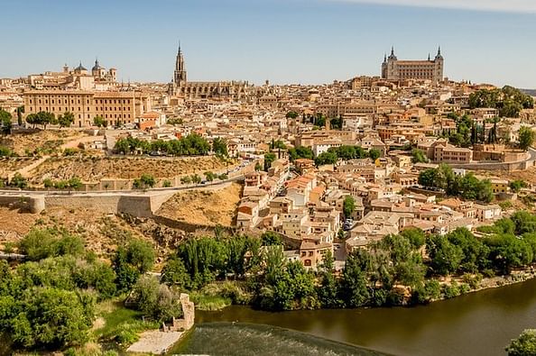 Tour PRIVADO y Exclusivo de Medio Día a Toledo con Entrada a la Catedral incluida - Fun & Tickets