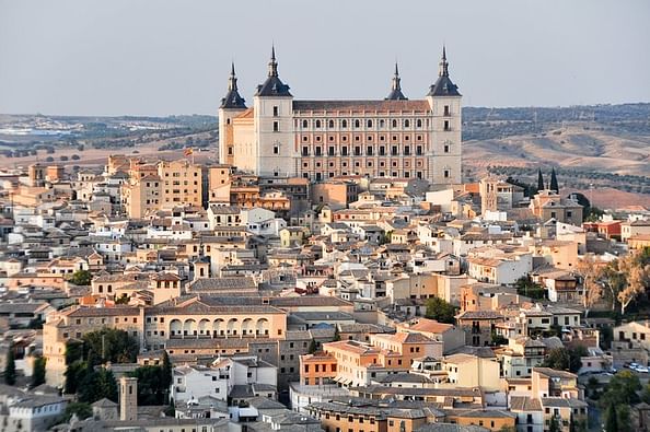Tour VIP PRIVADO y Exclusivo de Día Completo Toledo y Segovia desde Madrid - Fun & Tickets
