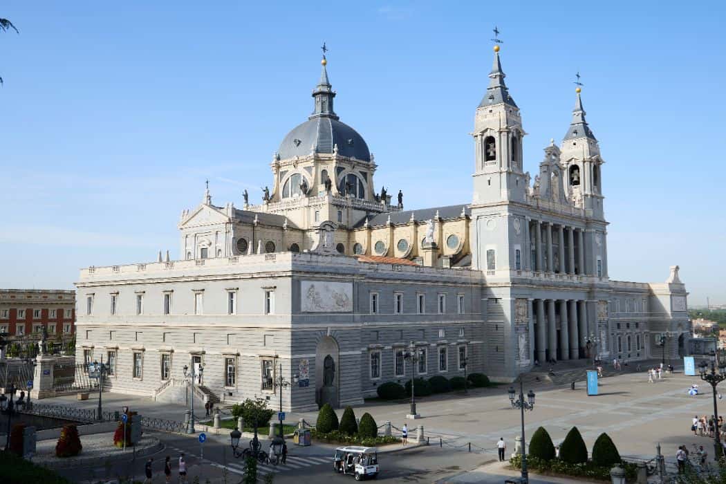 Tour de Palacio Real y Catedral de la Almudena