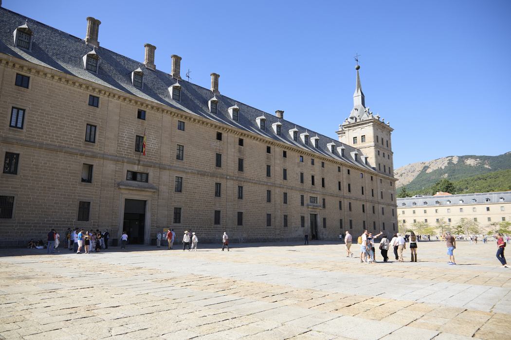 Tour de Medio Día a El Escorial y el Valle de los Caídos con Entradas desde Madrid