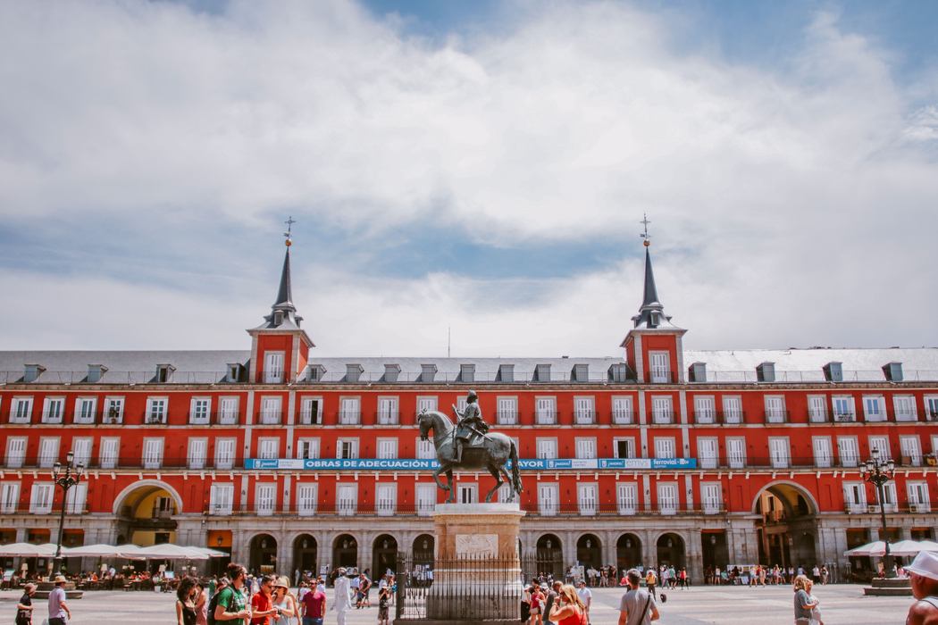 Plaza Mayor de Madrid, parada en la ruta del autobús turístico