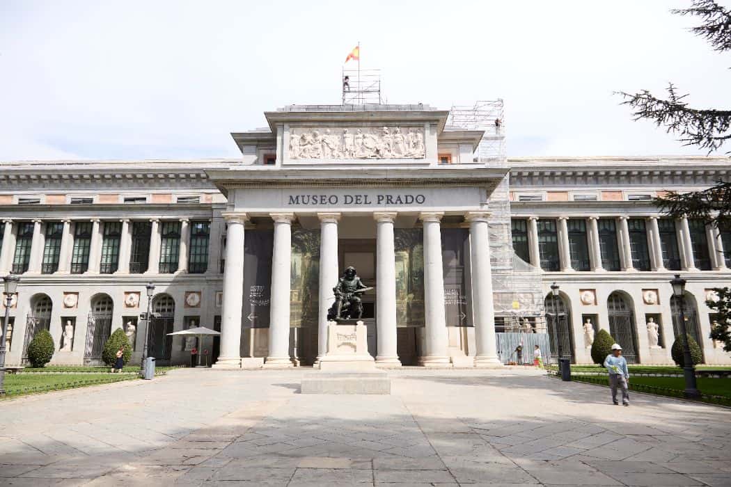 Visita privada sin colas al Palacio Real y al Museo del Prado y paseo por el centro de Madrid