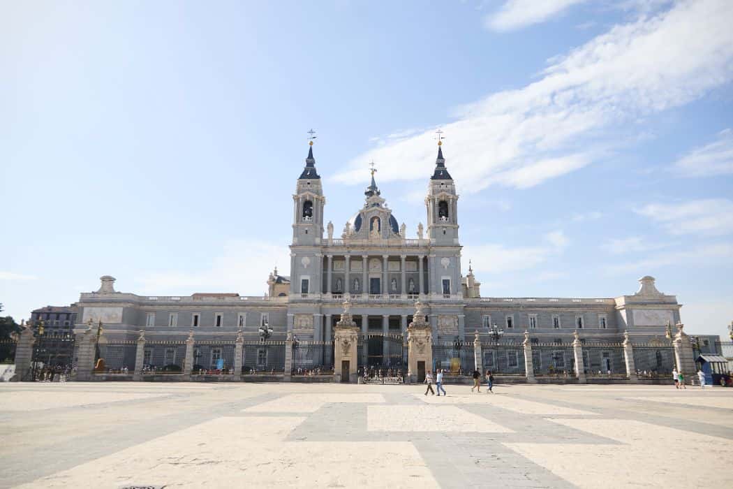 Visita privada sin colas al Palacio Real y al Museo del Prado y paseo por el centro de Madrid