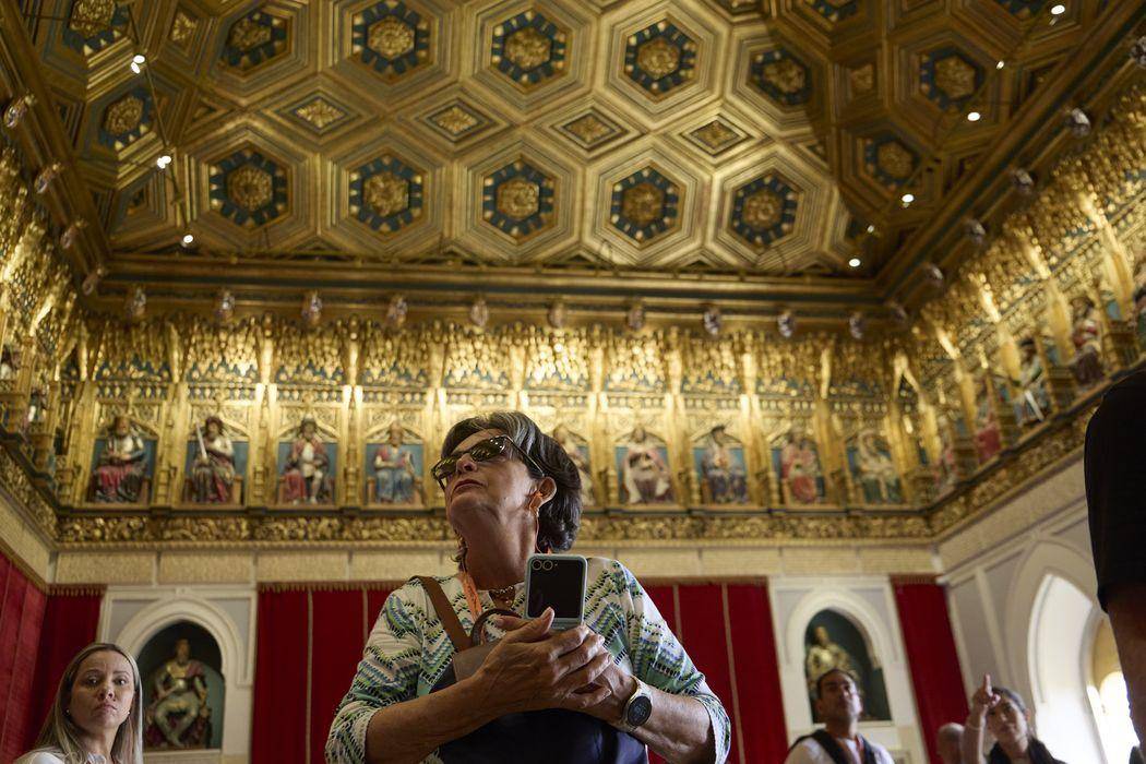 Descubre Segovia: Tour histórico a pie con guía oficial