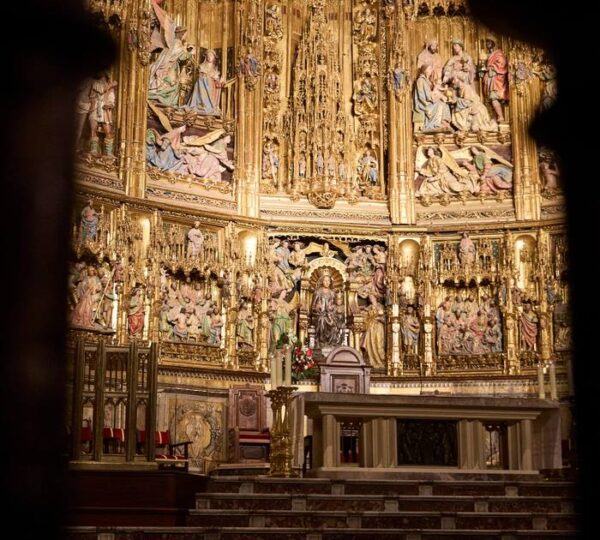 Golden altarpiece inside Toledo Cathedral