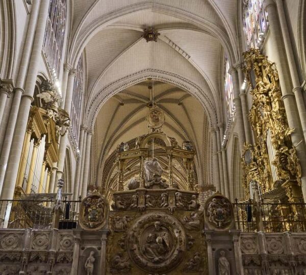 Nave and golden choir screen inside Toledo Cathedral